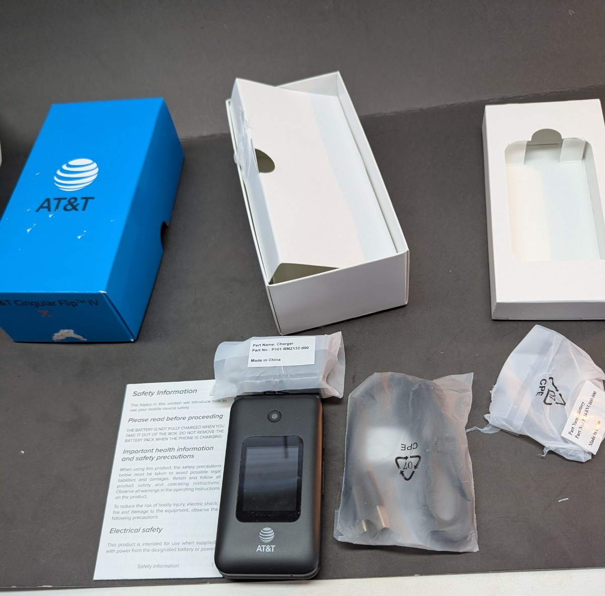 AT&T U102AA Cingular Flip IV Flip Phone 4Gb Black with Accessories Open Box