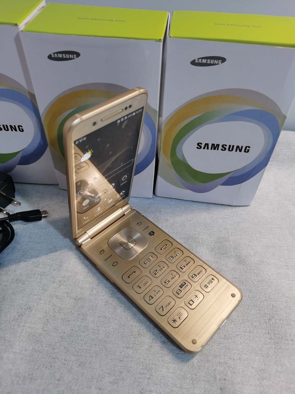 Unlocked Samsung SM-W2017 Android smart flip phone A++