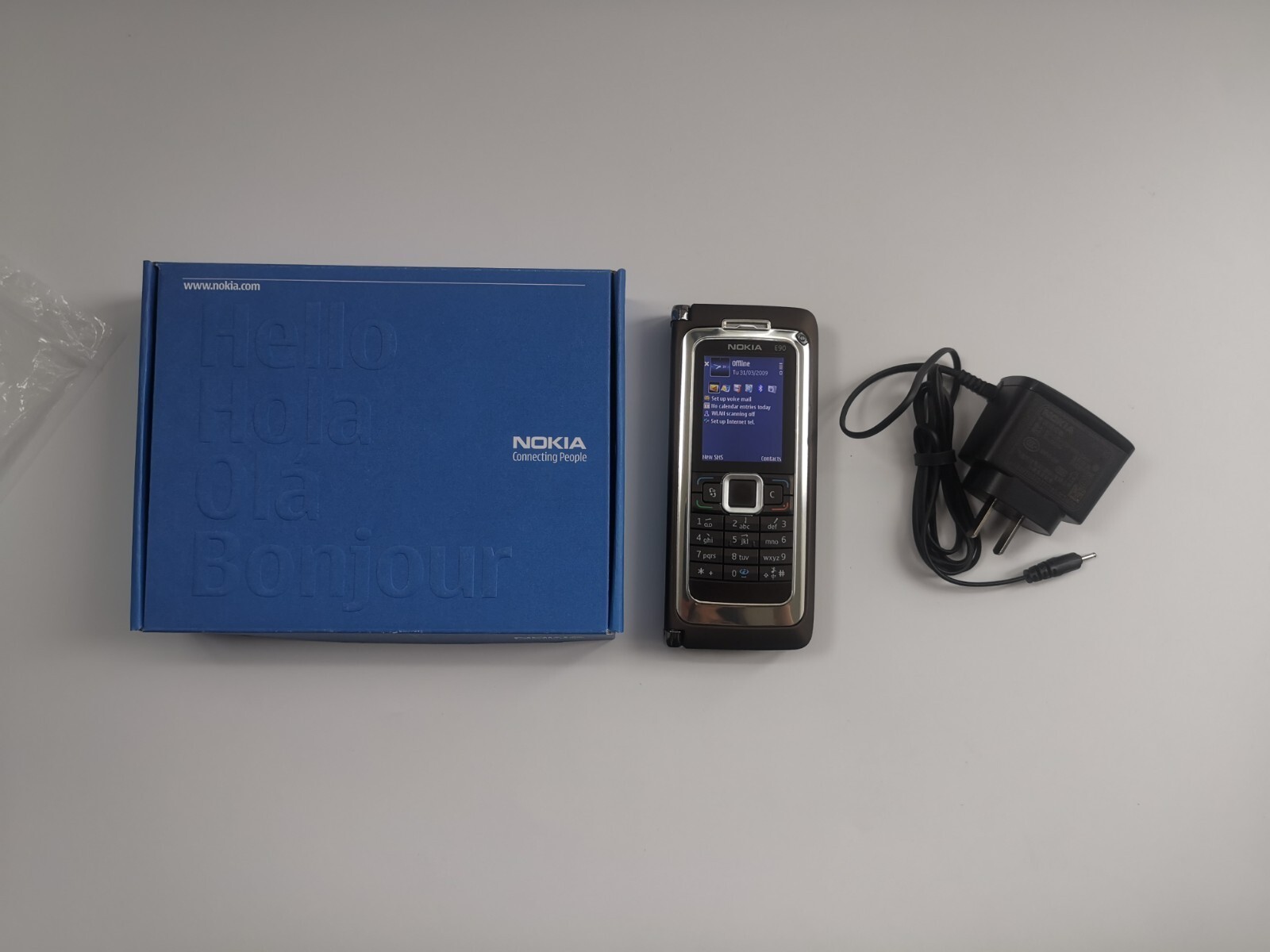 95%New Nokia E90 3G Bluetooth WIFI GPS 4.0″ 3MP Unlocked Mobile Phone W/ box z8