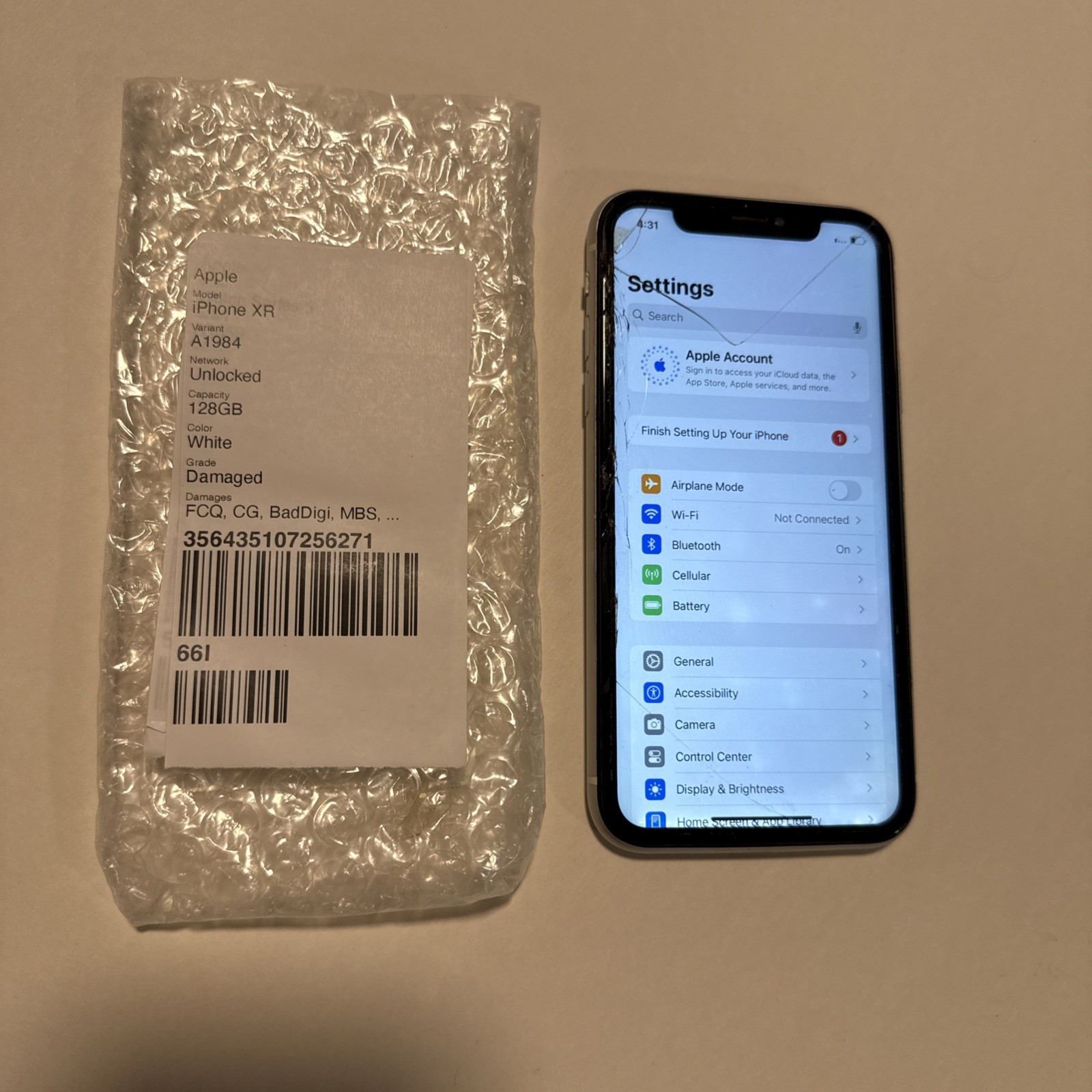 Apple iPhone XR 128GB A1984 White (Unlocked) Cracked Screen – For Parts / Repair