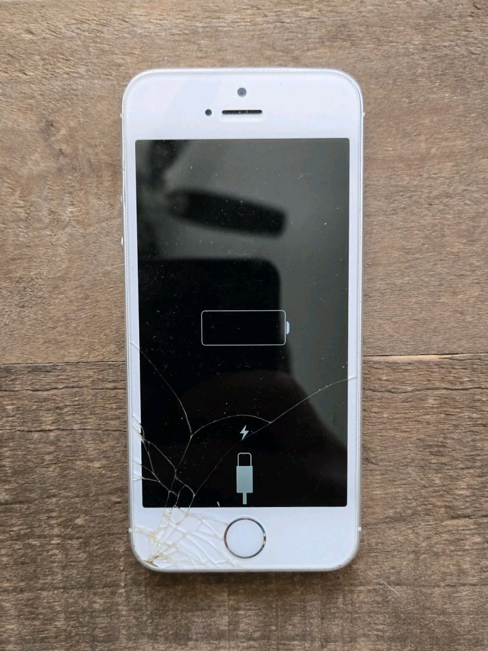 Apple iPhone 5s – A1533 – White – FOR PARTS