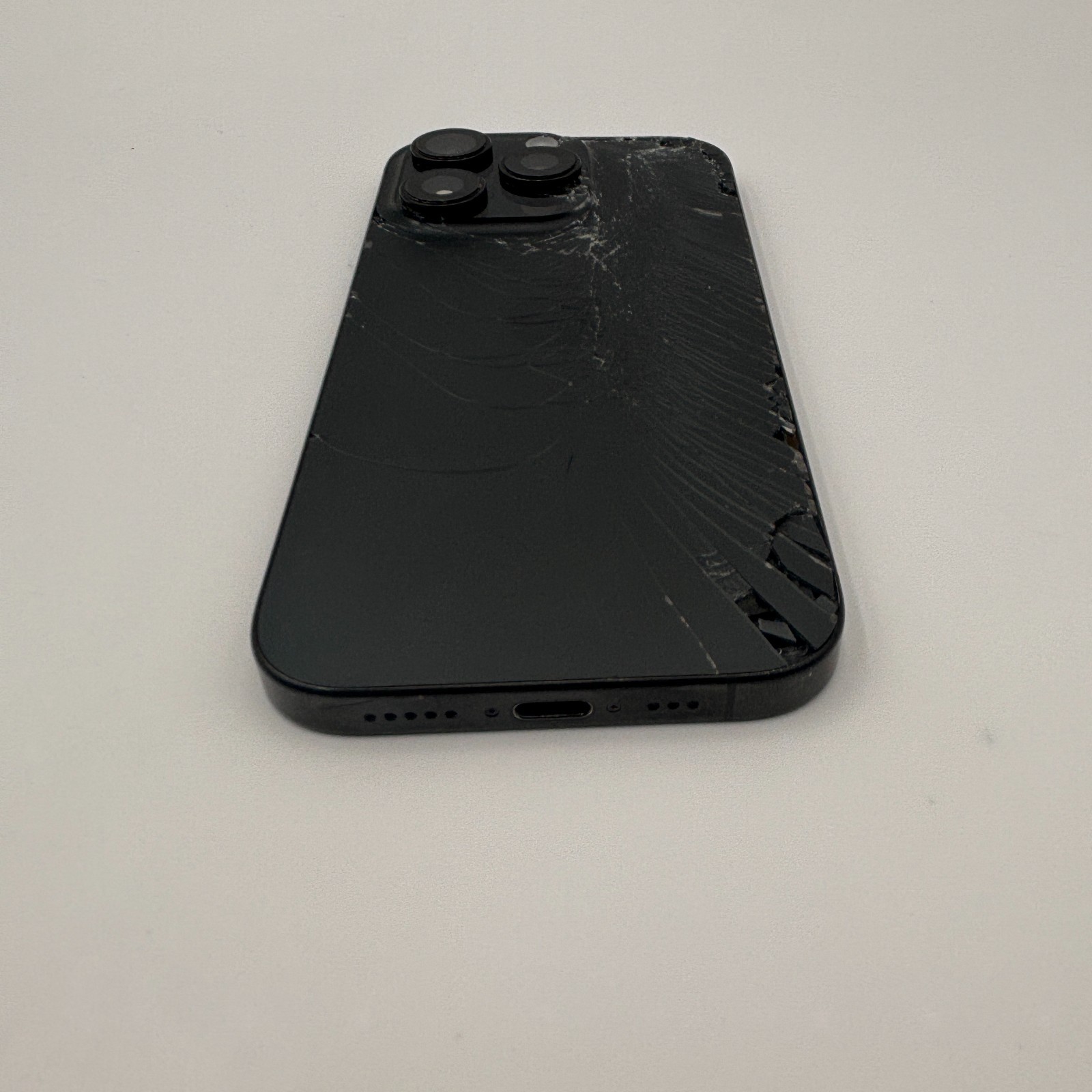 Apple iPhone 16 Pro 512GB Black Titanium Unlocked Cracked Back For Parts READ
