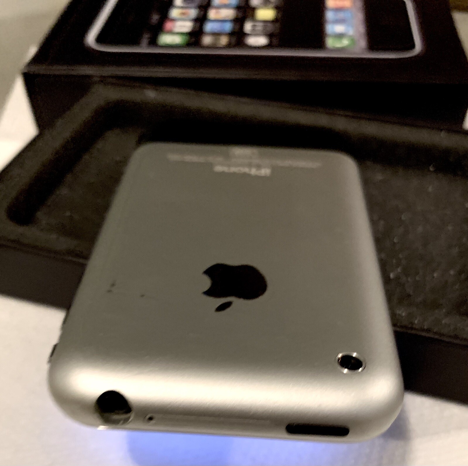 RaRe iOS 6.0 – Apple iPhone 1st Generation 2G – 16GB MB384LL/A A1203 – Near MiNT