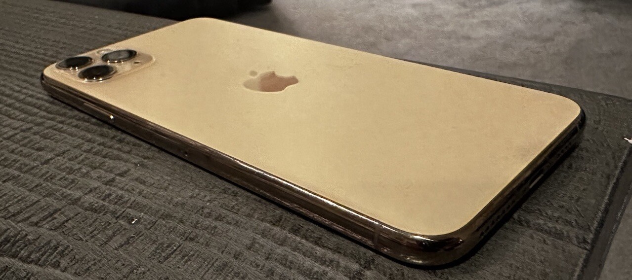 Apple iPhone 11 Pro Max – 256GB – Gold (AT&T) A2161 (CDMA + GSM)