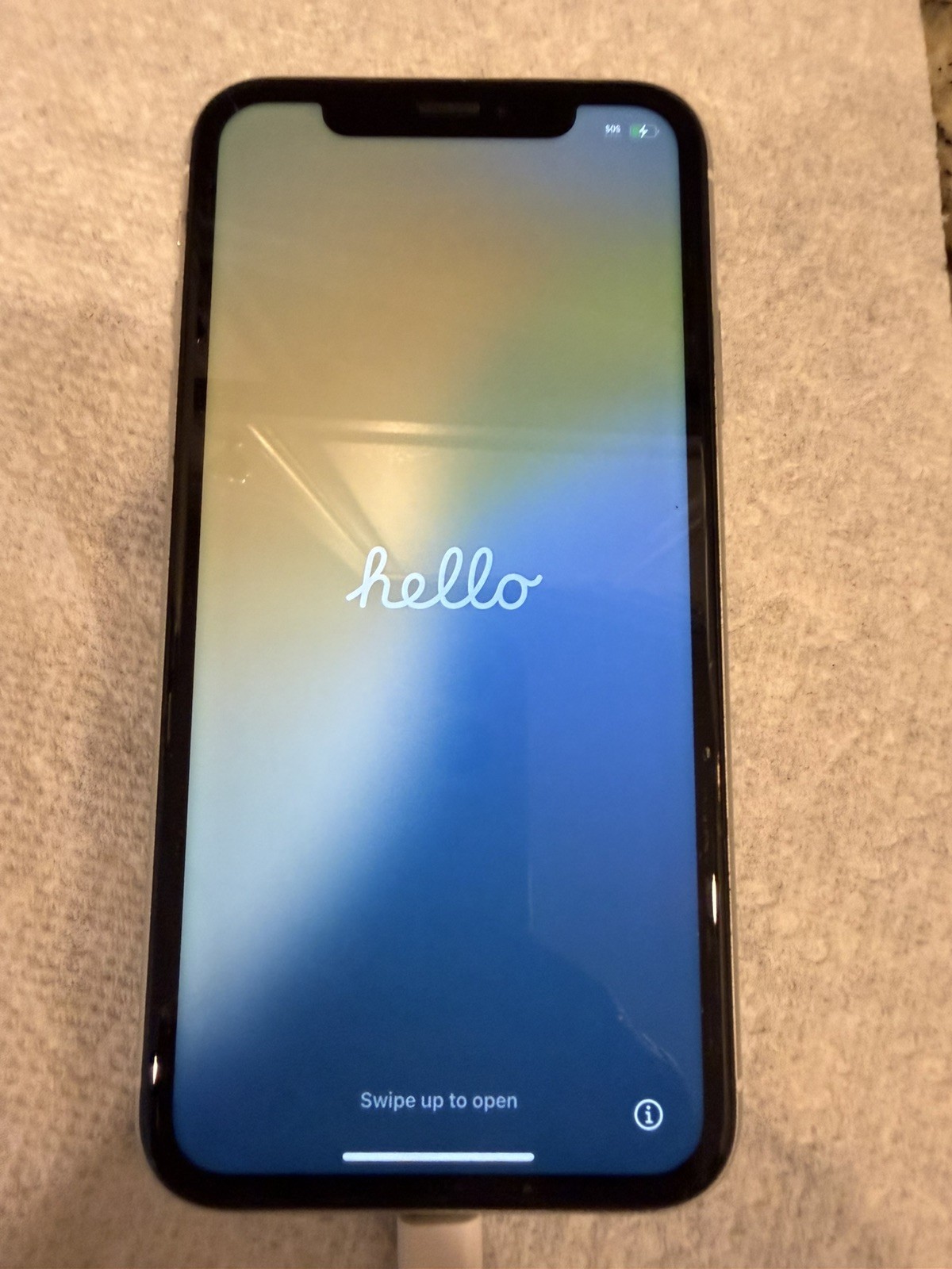 Apple iPhone XR 128GB White Unlocked – 79% Battery