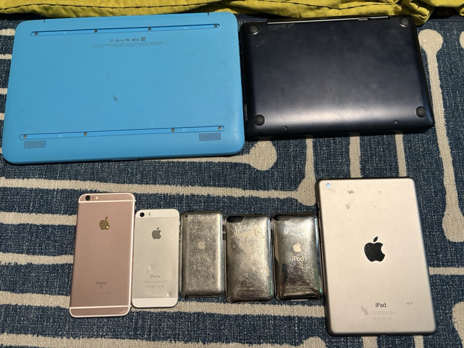 Lot of 8 devices for parts or repair. Apple – iPod – computer