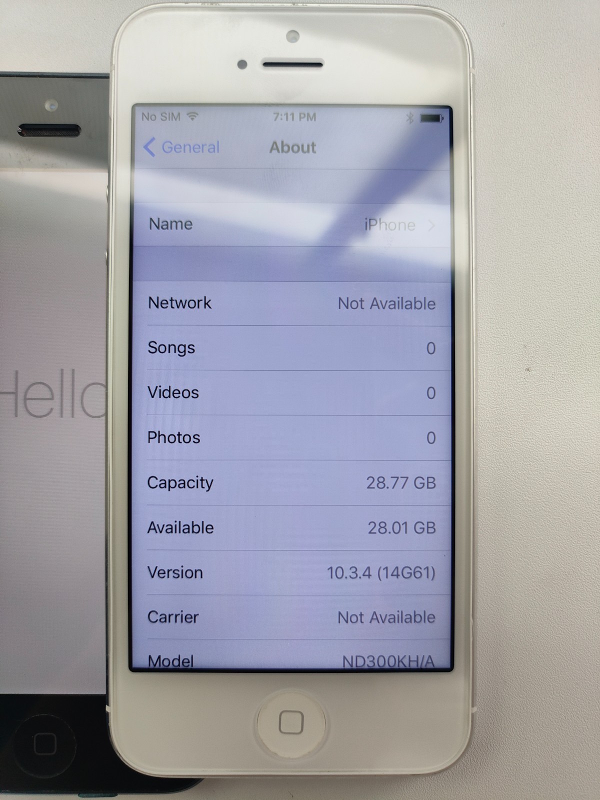 Apple iPhone 5 – Unlocked 16 GB -32 GB Black Silver Gold iOS 10 Good Condition