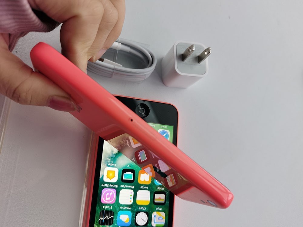 Apple iPhone 5c – 8 GB / 16 GB / 32GB – PINK (Unlocked) 90% NE W English