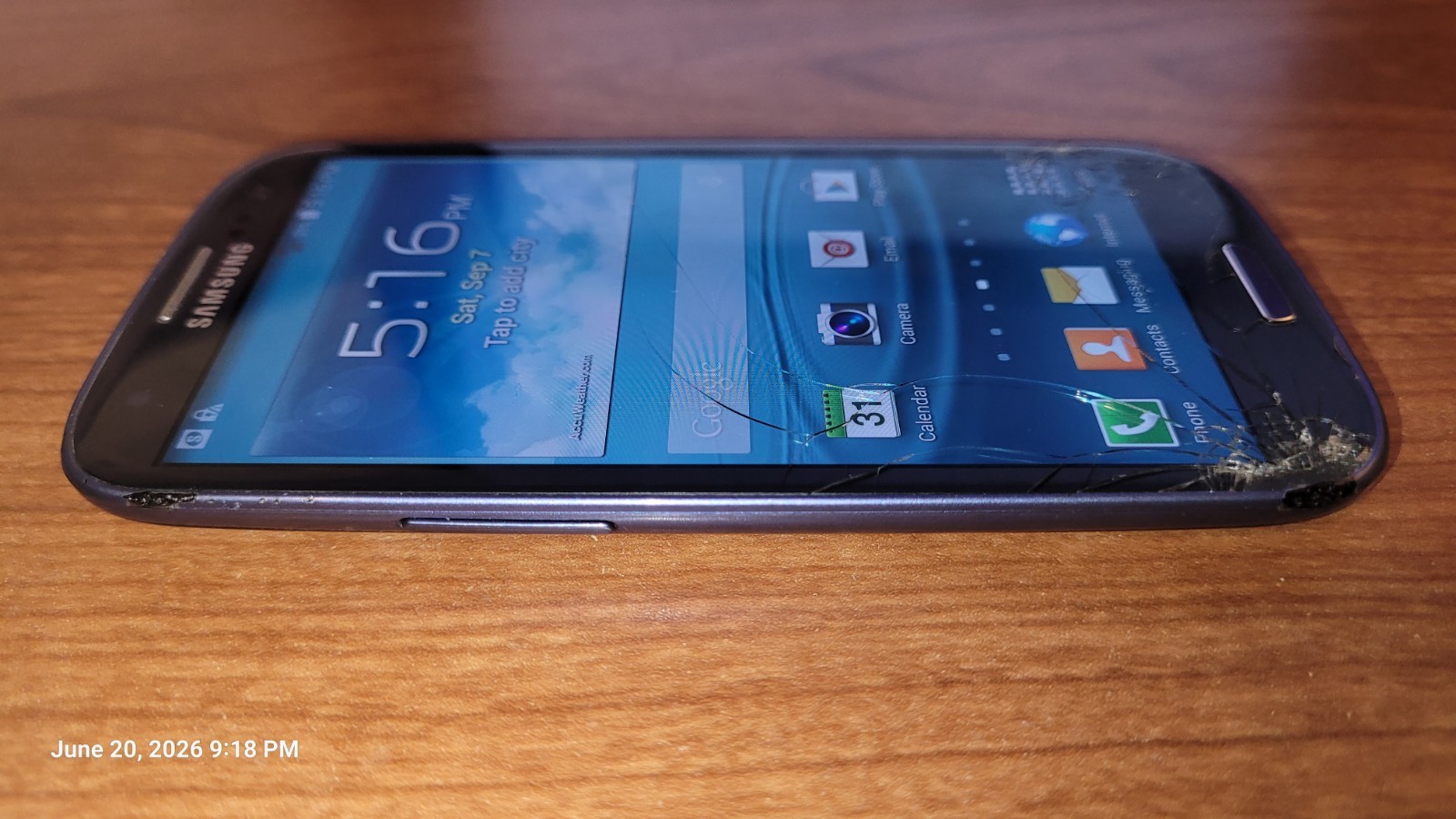 Samsung Galaxy S III (SPH-L710) Sprint, Black, 16GB, Works, Cracked Screen