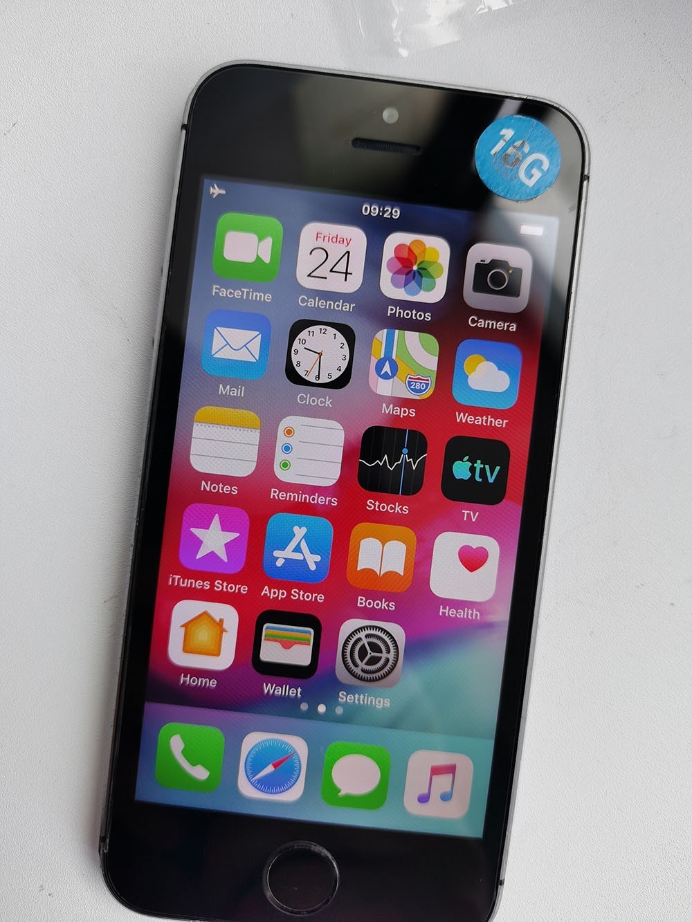 Apple iPhone 5s (Unlocked) 16GB/32GB/64GB Random color